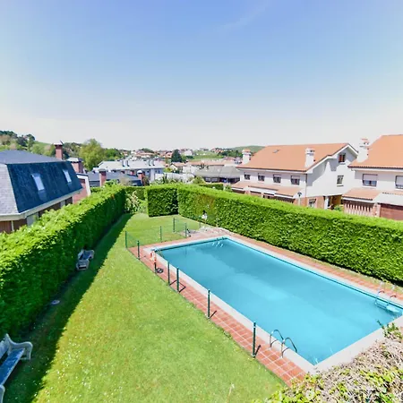 Holiday home Comodo Y Espacioso Con Piscina Comunitaria